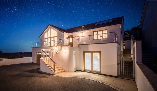 Sunspray - Four Bedroom House, Sleeps 8