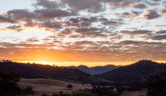 Sunstone - Awesome views in our modern and rustic off-grid eco 2 bed cabin!