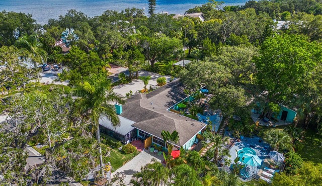 Sunswept Villa 4-riverwalk/park front w/pool, near AMI beaches - pet friendly!