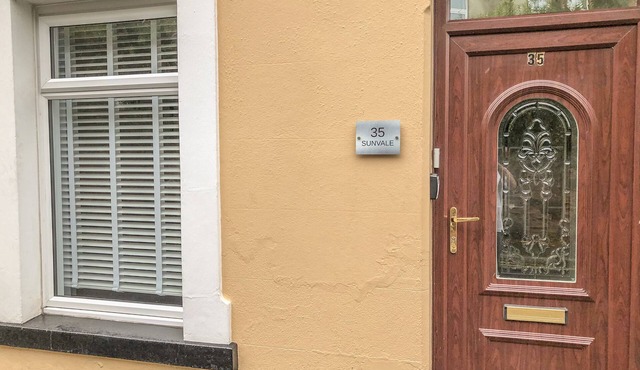 SUNVALE, country holiday cottage, with a garden in Teignmouth