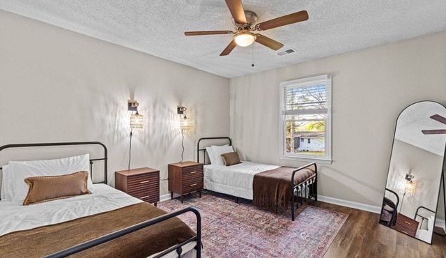 Sunwoven Townhouse half a mile to downtown!