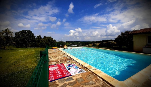 Superb character house with swimming pool & trampoline