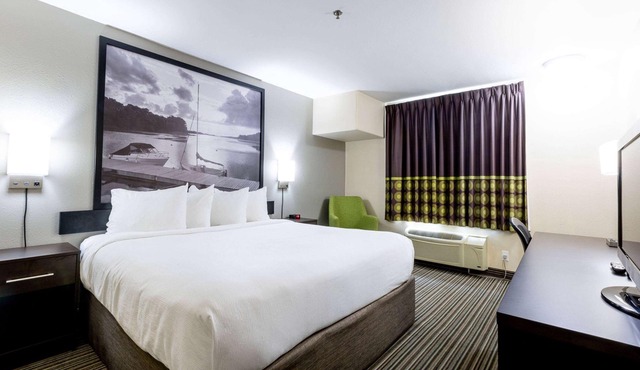 Super 8 by Wyndham Truro NS