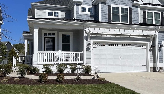 SUPER 5 BR, 3.5 bath, sleeps 12 in the heart of Bayside! EV charging and extras!