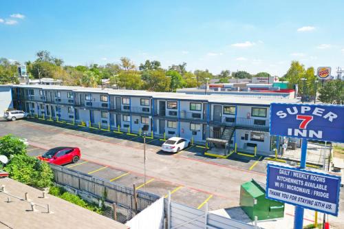 Super 7 Inn By OYO San Antonio NW Medical Center