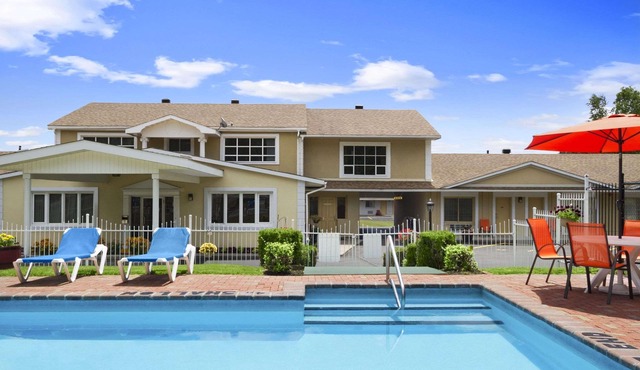 Super 8 by Wyndham Brockville