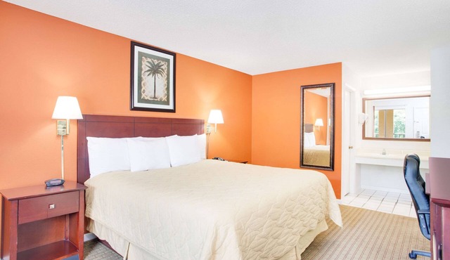 Super 8 by Wyndham Defuniak Springs