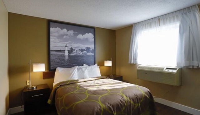 Super 8 by Wyndham Ajax/Toronto On