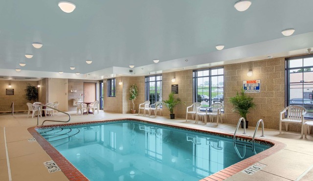 Super 8 by Wyndham Akron S/Green/Uniontown OH