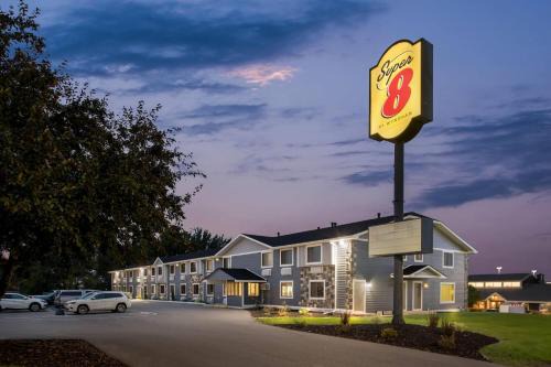 Super 8 by Wyndham Alexandria MN