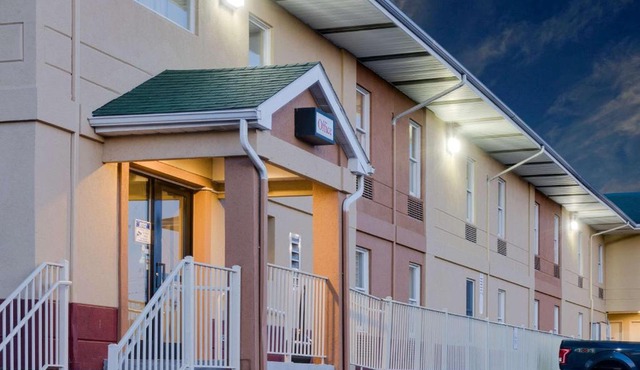 Super 8 by Wyndham Allentown