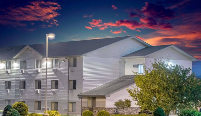 Super 8 by Wyndham Altoona