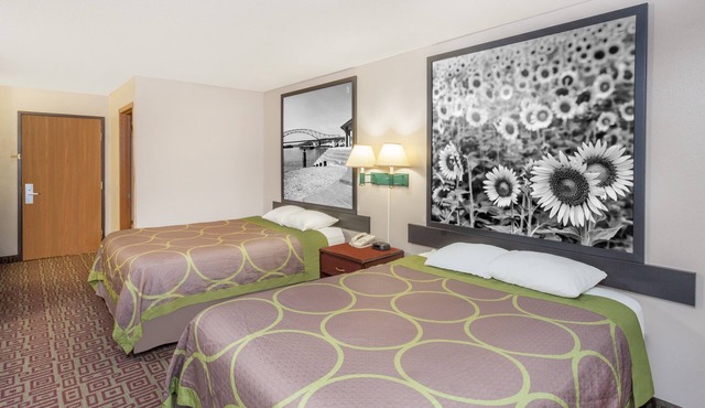 Super 8 by Wyndham Anamosa IA