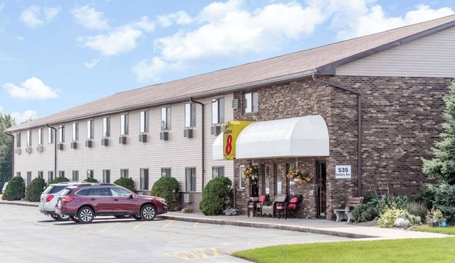 Super 8 by Wyndham Antigo