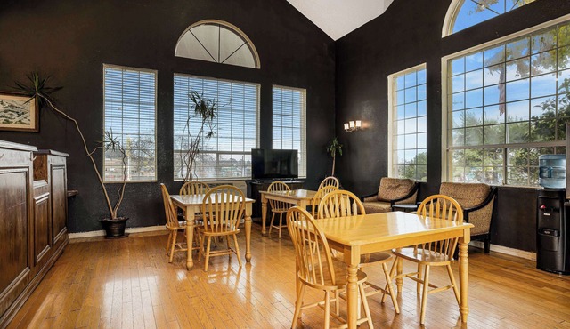 Super 8 by Wyndham Auburn