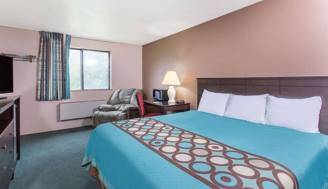 Super 8 by Wyndham Austin MN