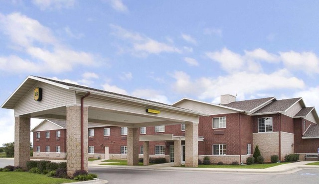 Super 8 by Wyndham Ava