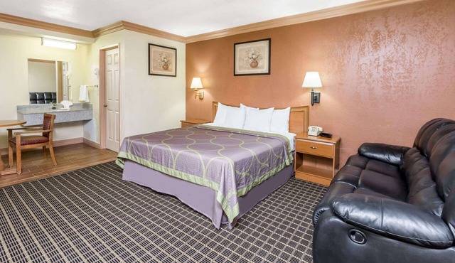 Super 8 by Wyndham Azusa