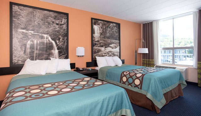 Super 8 by Wyndham Black Mountain