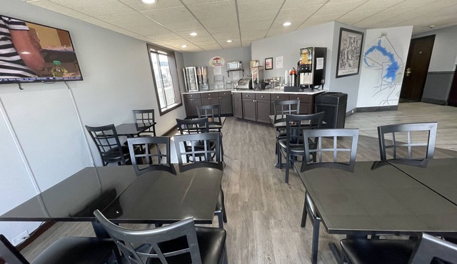 Super 8 by Wyndham Beaver Dam