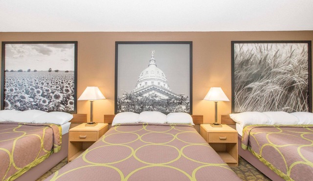 Super 8 by Wyndham Belleville
