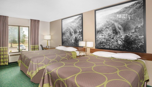Super 8 by Wyndham Bentonville