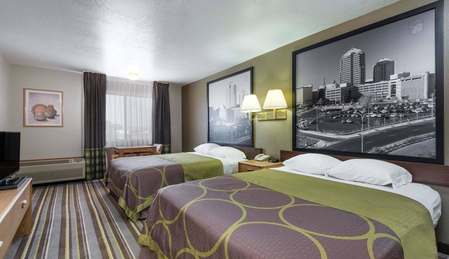 Super 8 by Wyndham Bernalillo