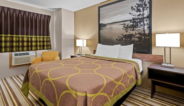 Super 8 by Wyndham Blue Earth