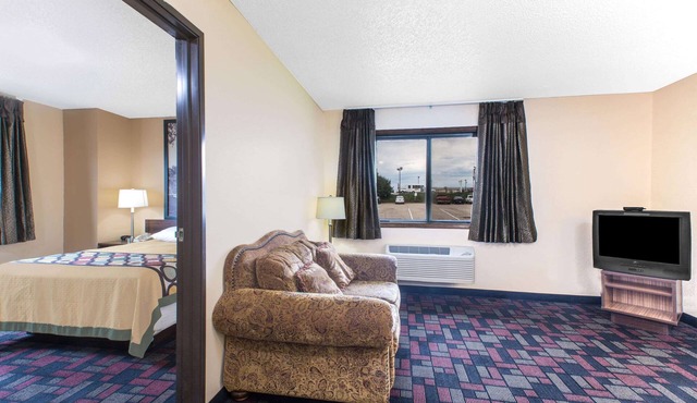 Super 8 by Wyndham Boonville