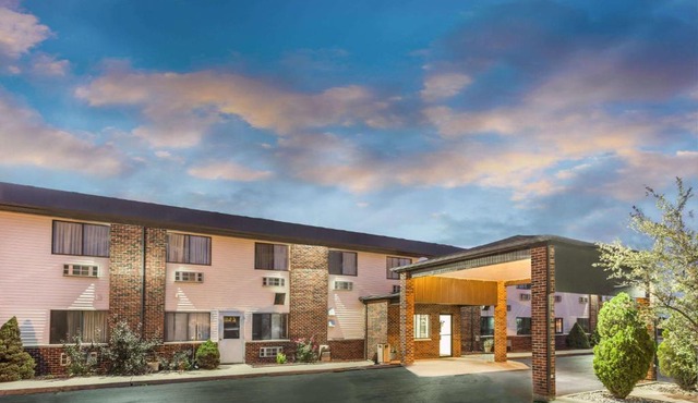 Super 8 by Wyndham Bourbonnais/Kankakee Area