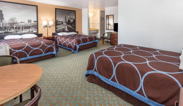 Super 8 by Wyndham Bourbonnais/Kankakee Area