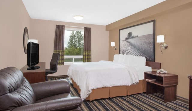 Super 8 by Wyndham Brandon MB