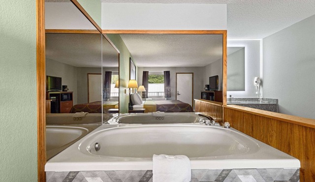 Super 8 by Wyndham Branson/Shepherd of the Hills Exwy