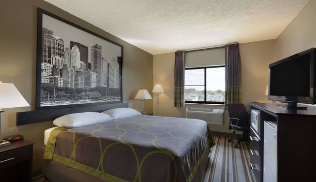 Super 8 by Wyndham Bridgeview/Chicago Area