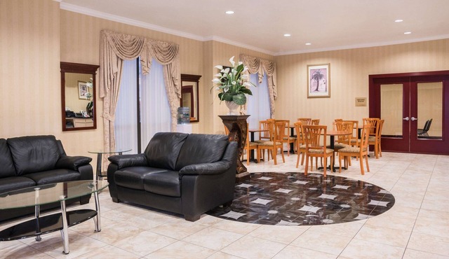 Super 8 by Wyndham Brookshire TX