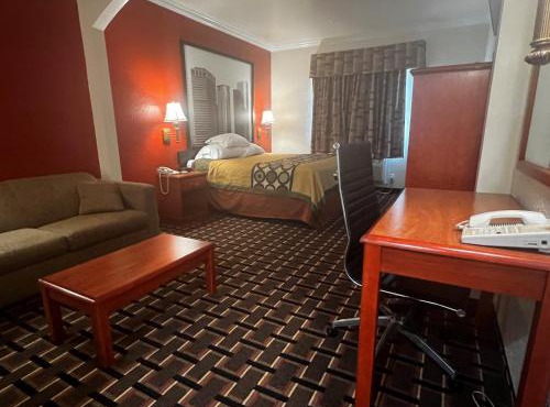 Super 8 by Wyndham Brookshire TX