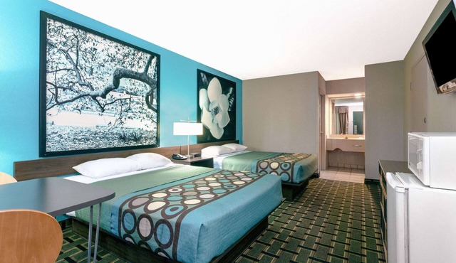 Super 8 by Wyndham Brunswick South/I-95