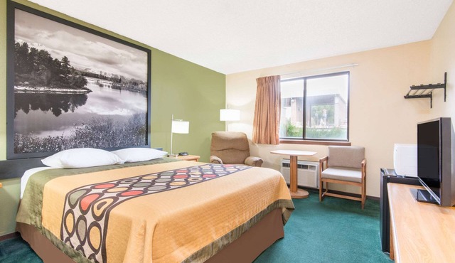 Super 8 by Wyndham Buffalo