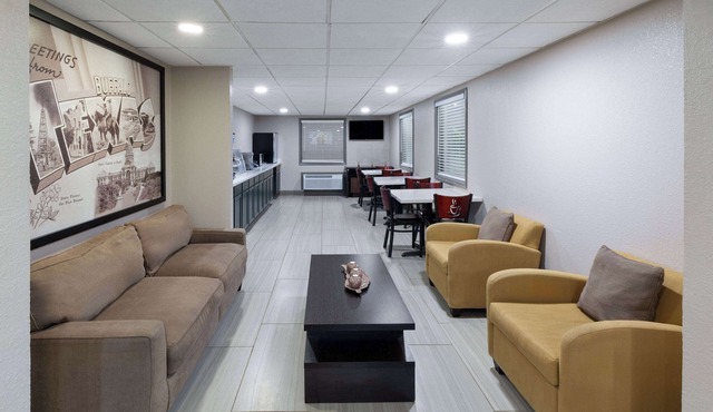 Super 8 by Wyndham Buffalo