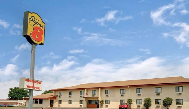Super 8 by Wyndham Buffalo
