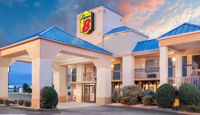 Super 8 by Wyndham Bulls Gap Greeneville Area