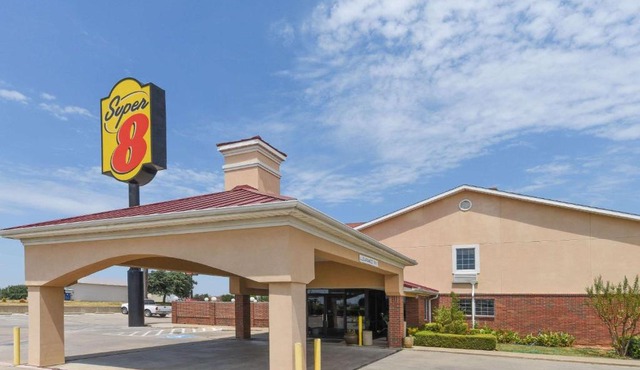 Super 8 by Wyndham Burleson Fort Worth Area