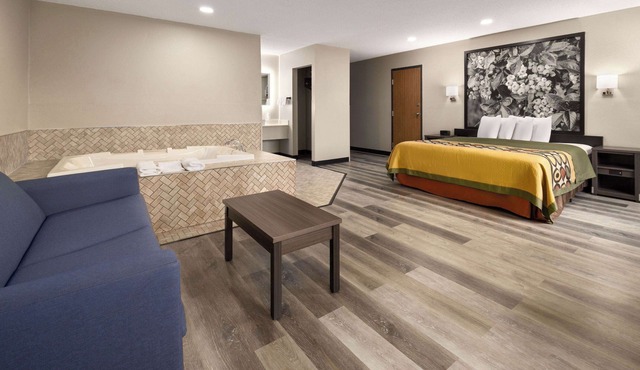 Super 8 by Wyndham Burnham/Lewistown