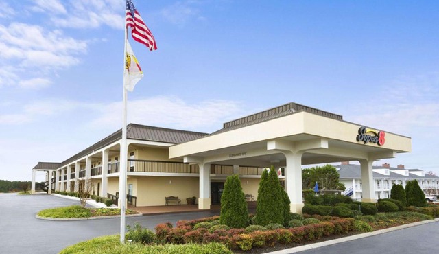 Super 8 by Wyndham Calhoun