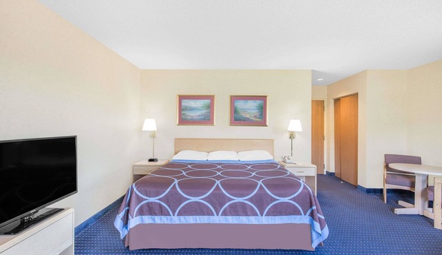 Super 8 by Wyndham Canandaigua