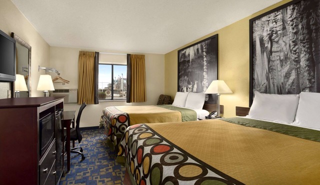 Super 8 by Wyndham Carlsbad