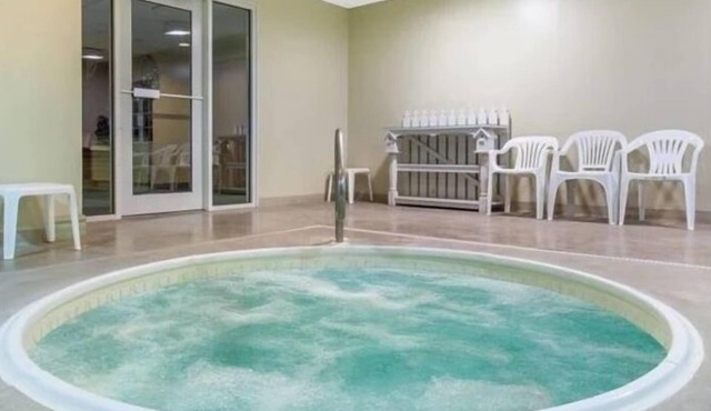 Super 8 by Wyndham Carthage