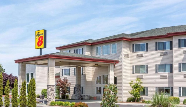 Super 8 by Wyndham Central Pt Medford