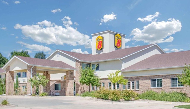 Super 8 by Wyndham Cedar Falls