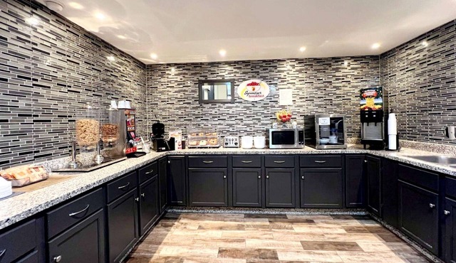 Super 8 by Wyndham Cedar Rapids